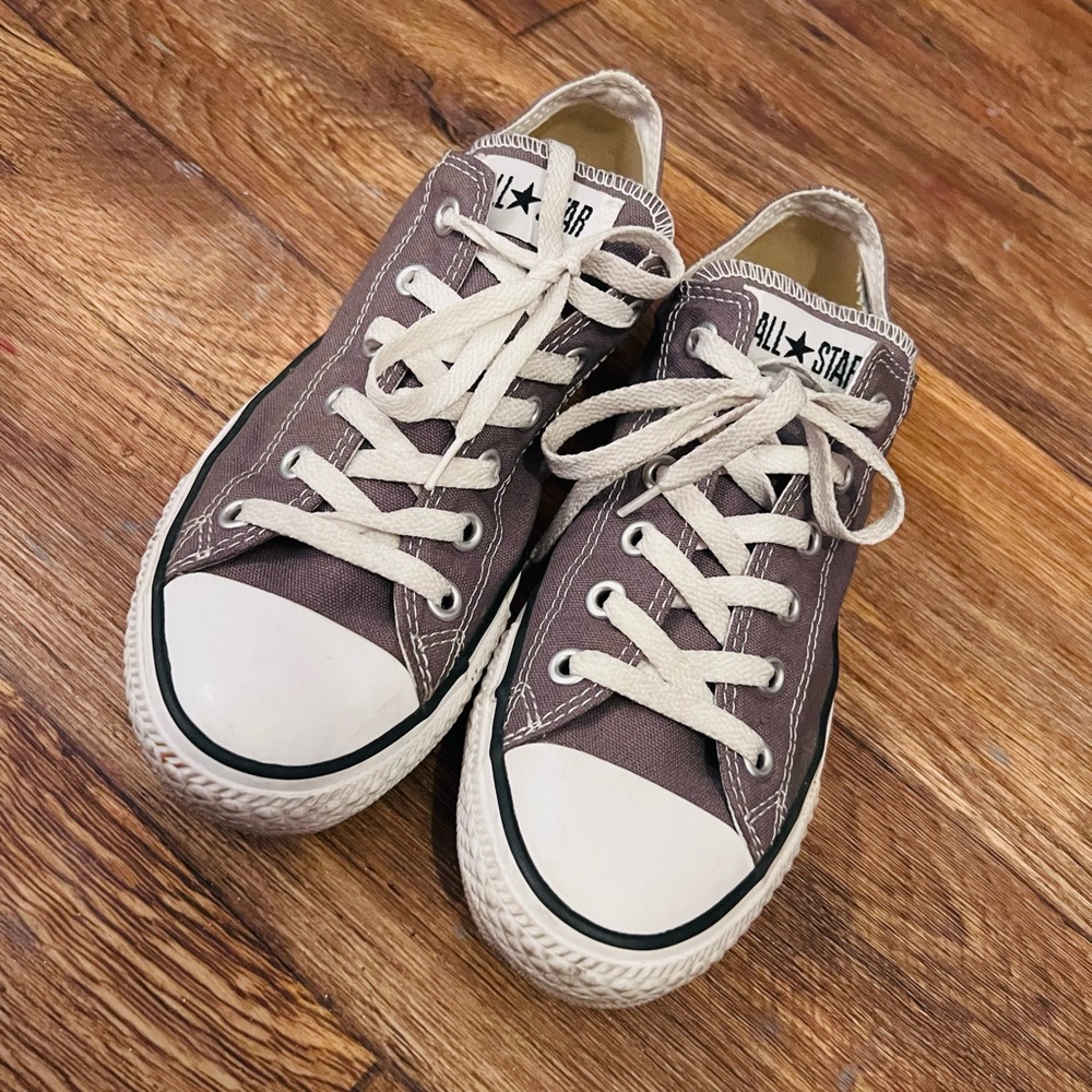 Grey low top Converse